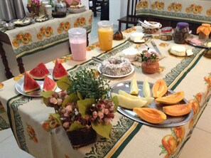 Comida y bebida
