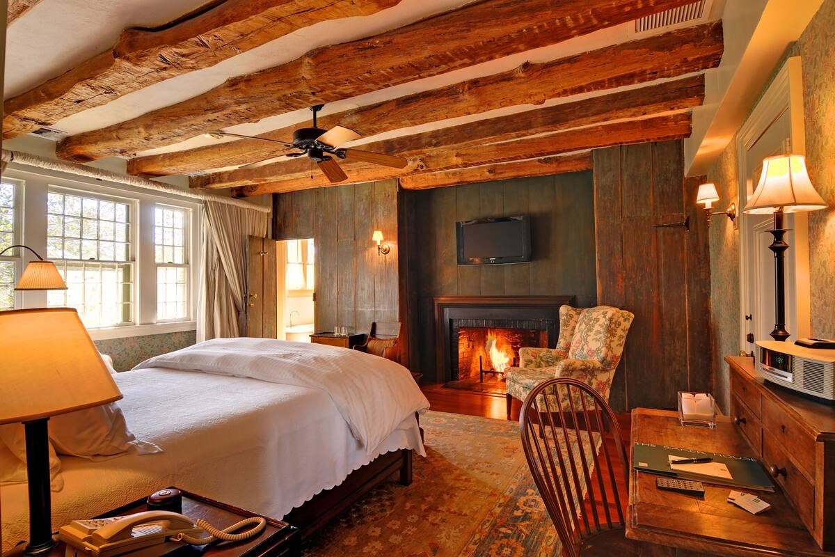 Classic Room | Premium bedding, minibar, in-room safe, desk