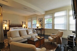 Grand suite, 1 kingsize bed | Luxe beddengoed, een minibar, een kluis op de kamer