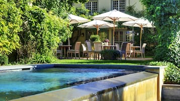 Indoor pool, seasonal outdoor pool, sun loungers