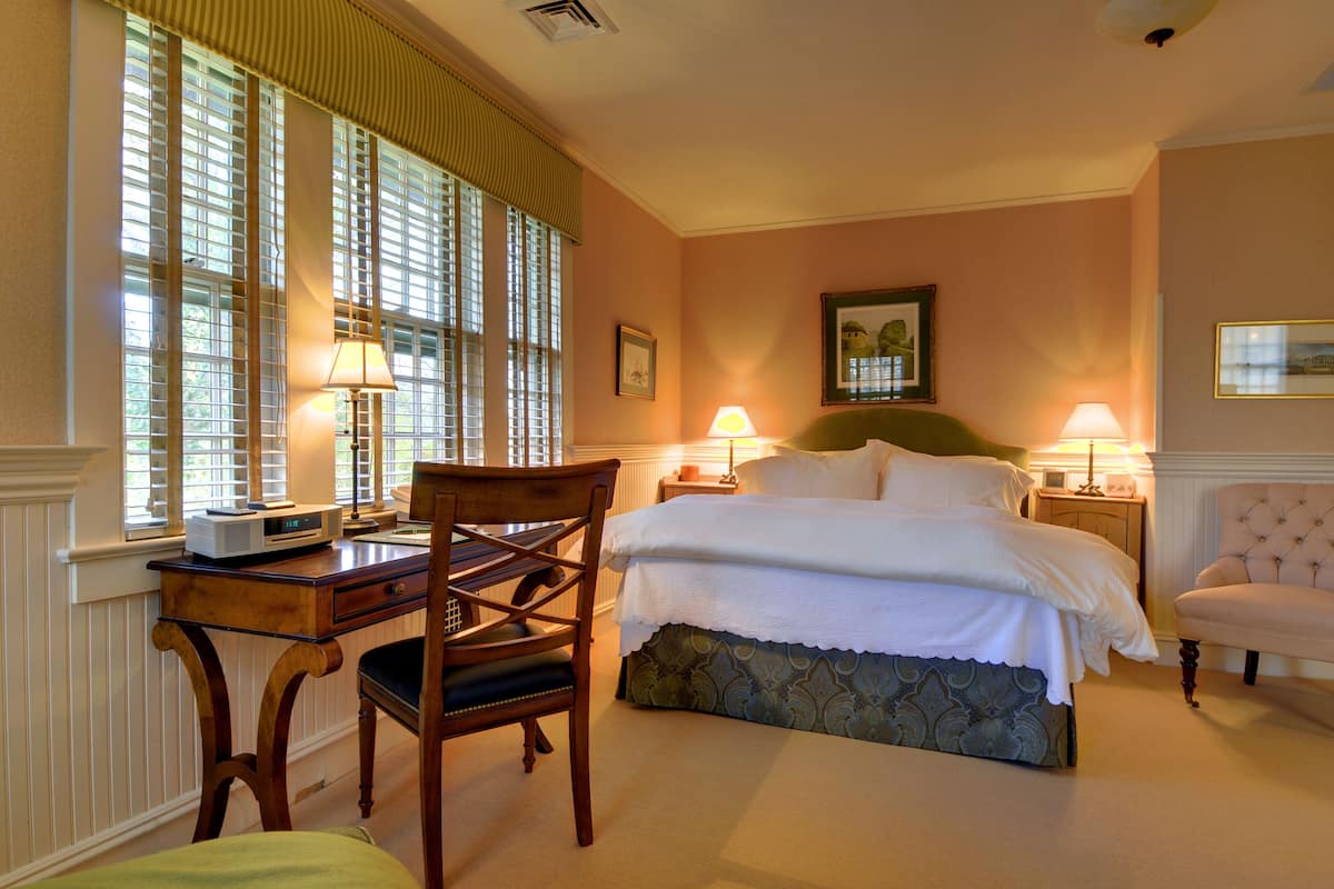 Premium bedding, minibar, in-room safe, desk