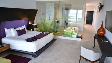 Honeymoon Suite, 1 King Bed, Ocean View | Premium bedding, free minibar, in-room safe, desk