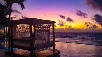 Outdoor pool, free cabanas, pool umbrellas