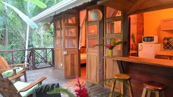 Family Bungalow, 2 Bedrooms, Kitchen, Terrace, Private Garden | Terraza o patio