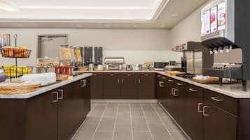 Petit déjeuner complet compris tous les jours