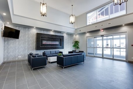 Lobby. Ramada by Wyndham Grassland