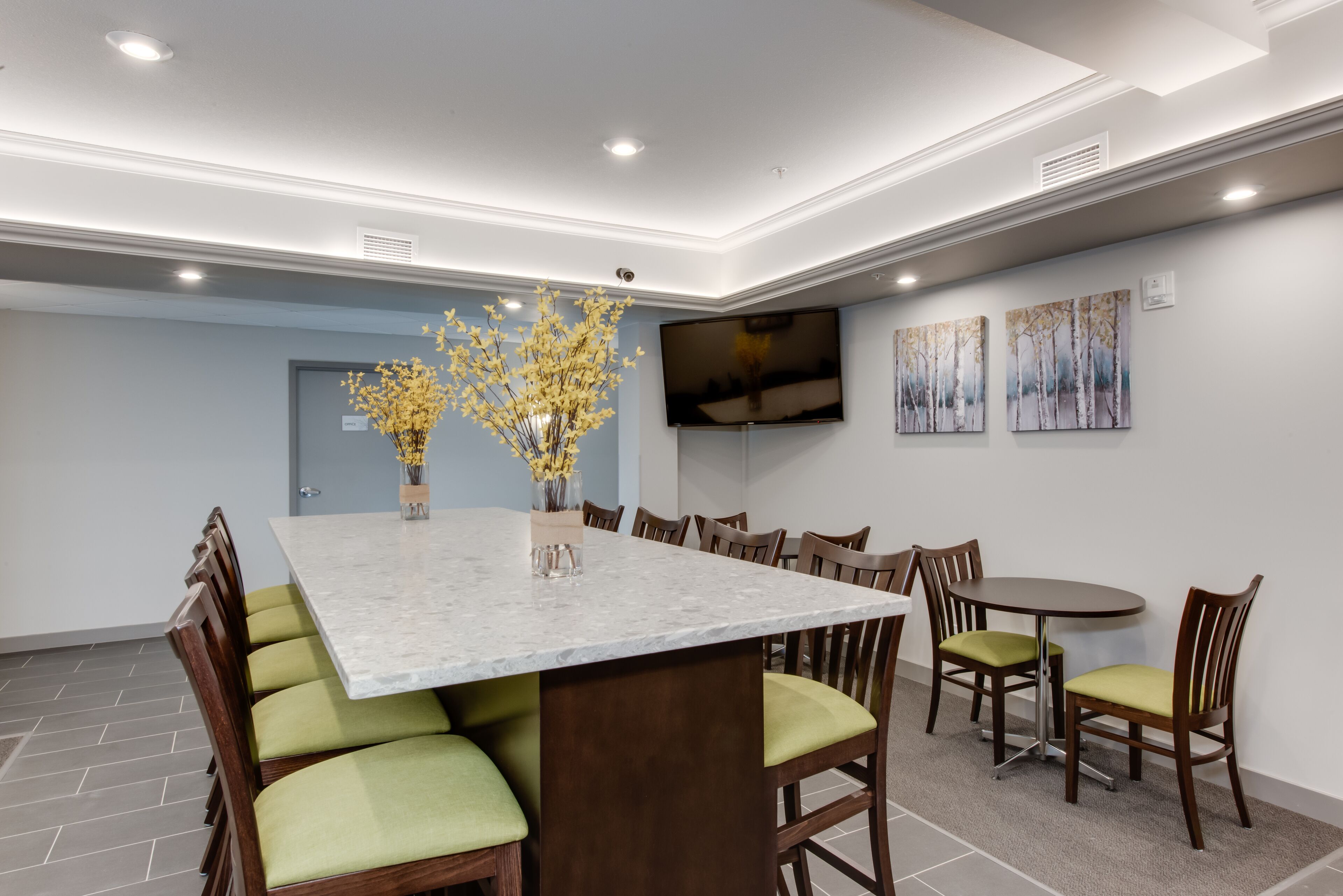 free daily full breakfast