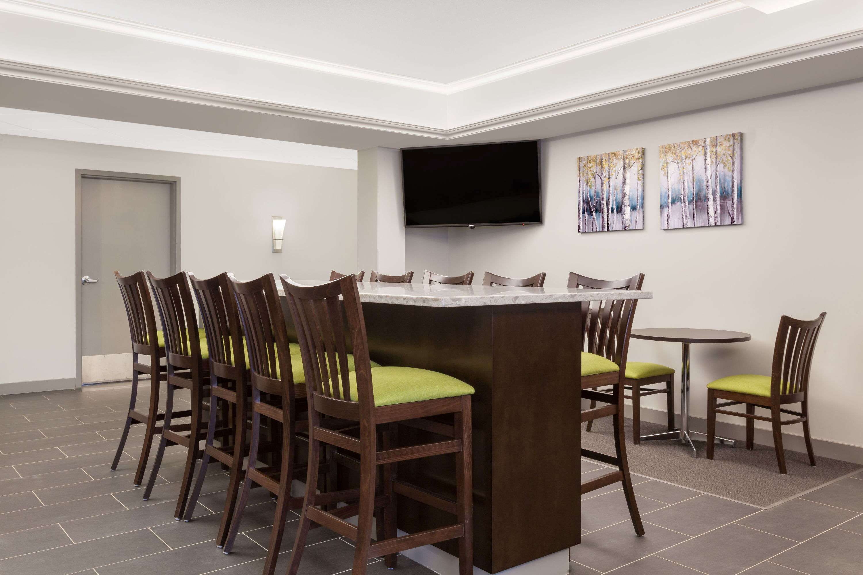 free daily full breakfast