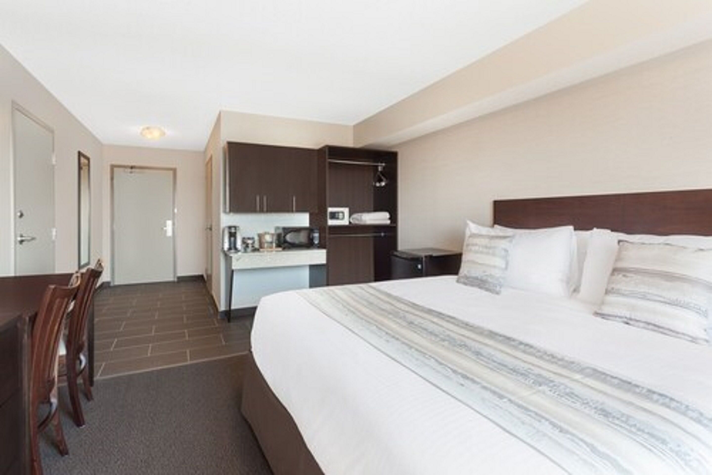 room, 1 king bed, accessible, non smoking (mobility) | in-room safe, desk, laptop workspace, blackout curtains