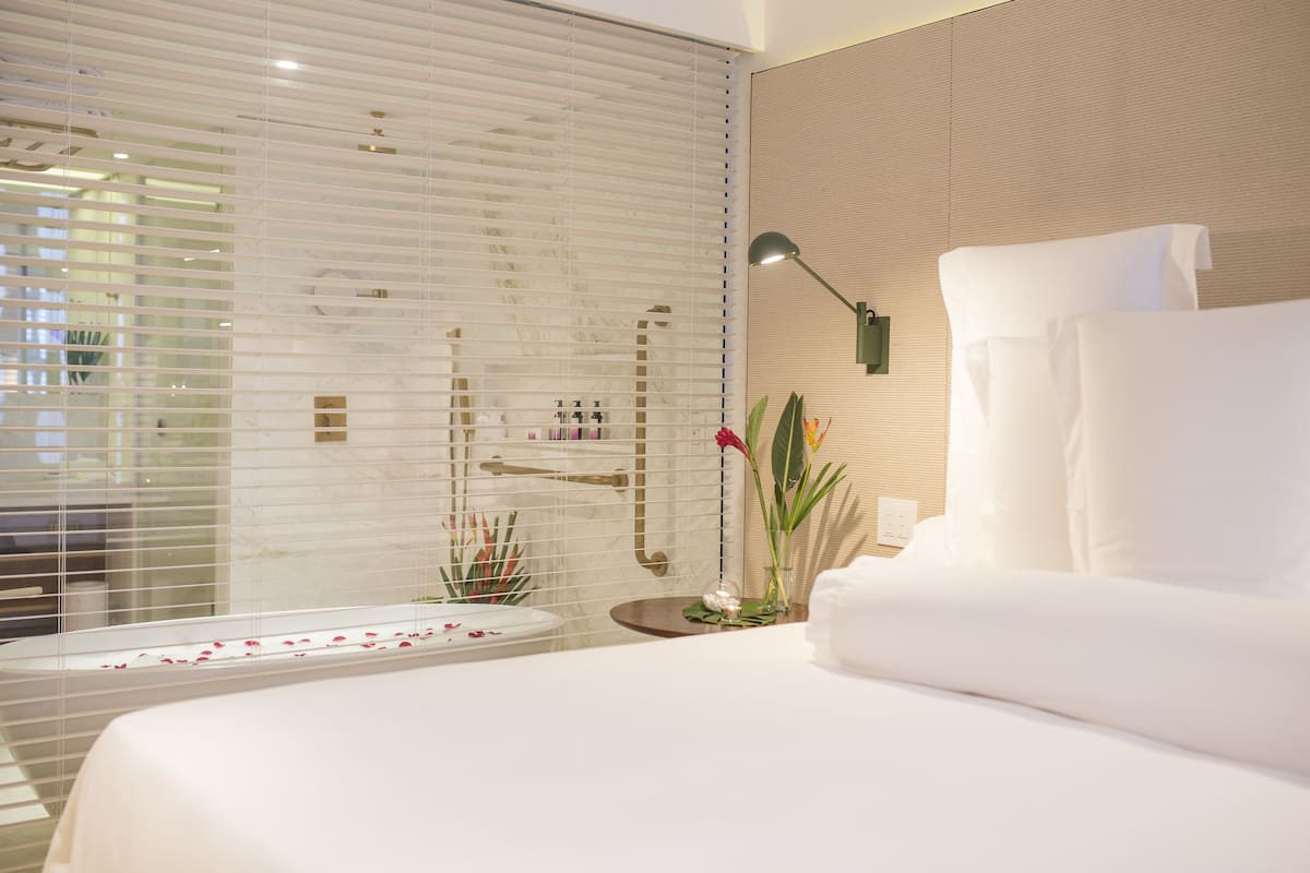 deluxe king bed room internal view | egyptian cotton sheets, premium bedding, minibar, in-room safe