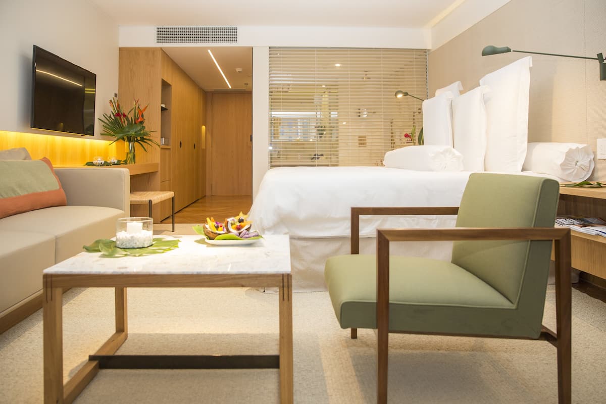 Habitació Deluxe, vistes a l'oceà | Llençols de cotó egipci, roba de llit d'alta qualitat i minibar