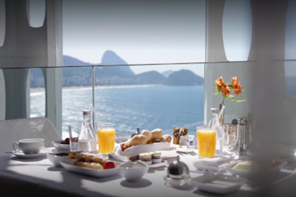 Petit déjeuner continental (195.50 BRL par personne)