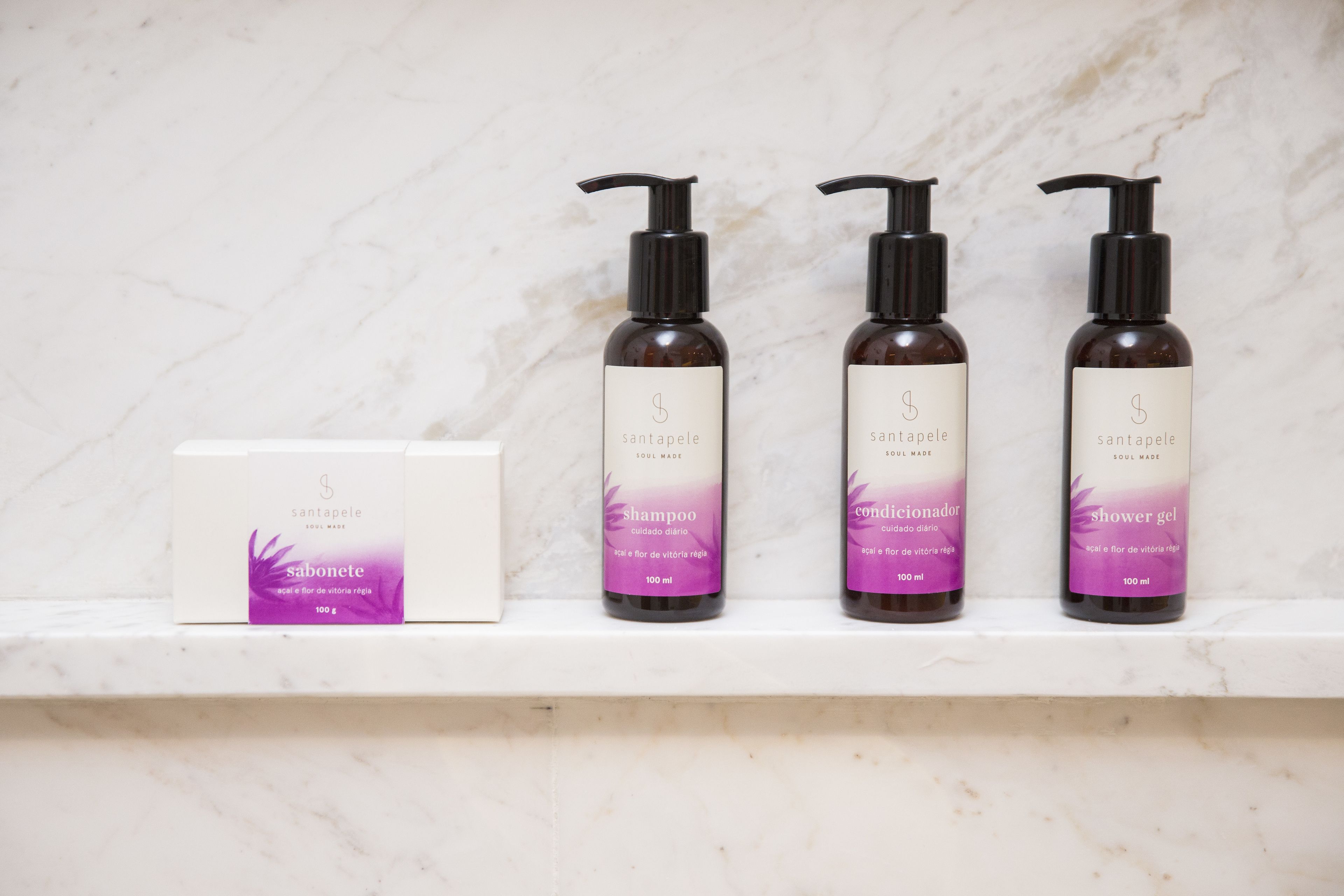 sauna, steam room, aromatherapy, deep-tissue massages, reflexology