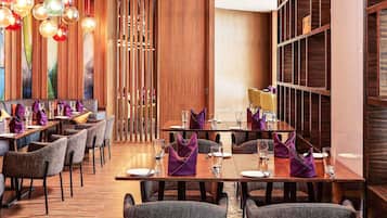 Breakfast served, international cuisine