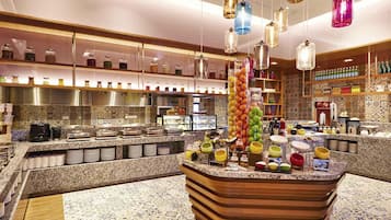 Se sirven desayunos y cocina internacional