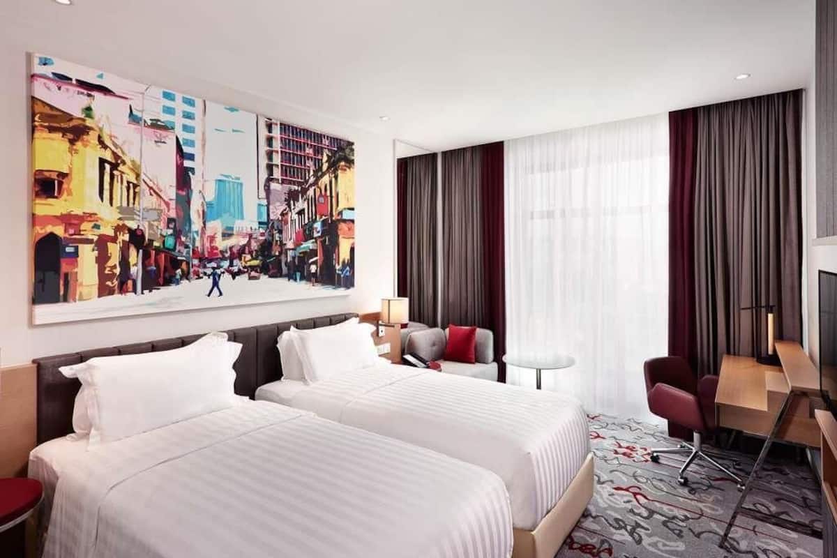 Caja de seguridad en la habitación y escritorio