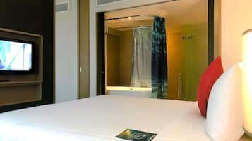 Suite, 1 Queen Bed | In-room safe, desk, iron/ironing board, free cribs/infant beds