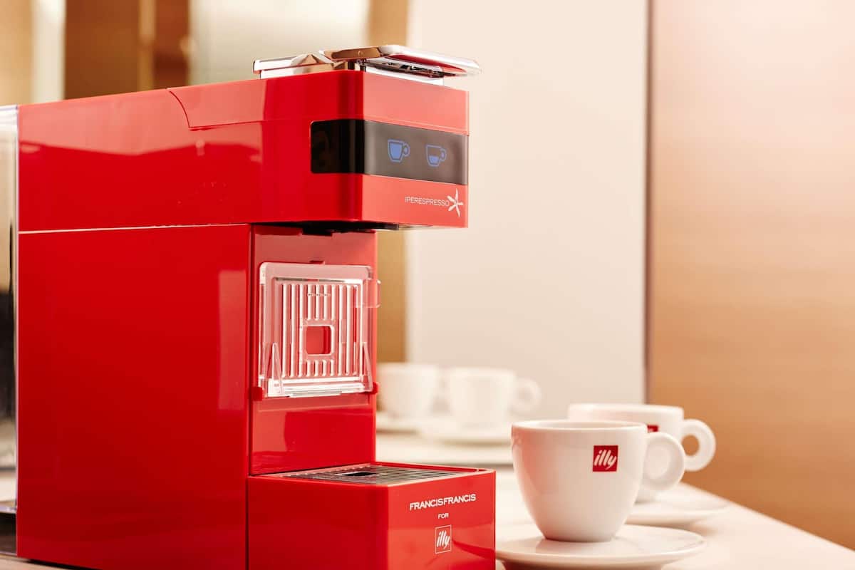 Suite, 1 Queen Bed | In-room safe, desk, iron/ironing board, free cots/infant beds