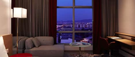 客房内保险箱、办公桌、熨斗/熨衣板、免费婴儿床