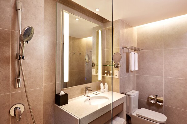 Amenidades de baño ecológicas, secadora de cabello, pantuflas, bidet 