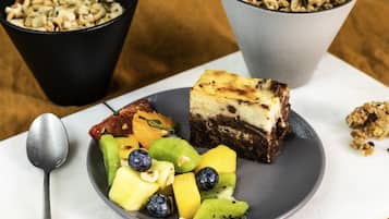 Se ofrece un desayuno bufé todos los días (por un coste adicional)