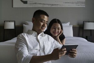 Ducha, artículos de tocador ecológicos, secador de pelo, toallas