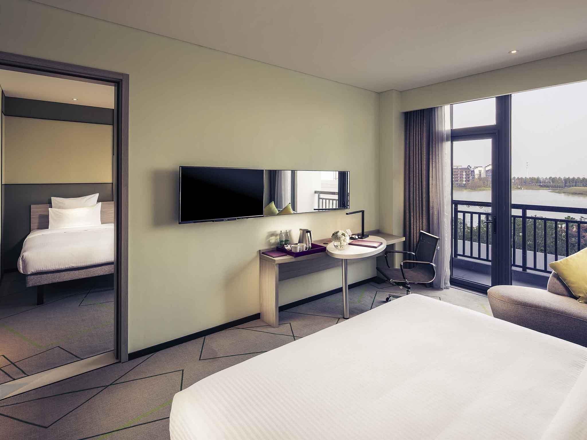 Familienzimmer, 1 King-Bett | Hochwertige Bettwaren, Zimmersafe, Schreibtisch, kostenlose Babybetten