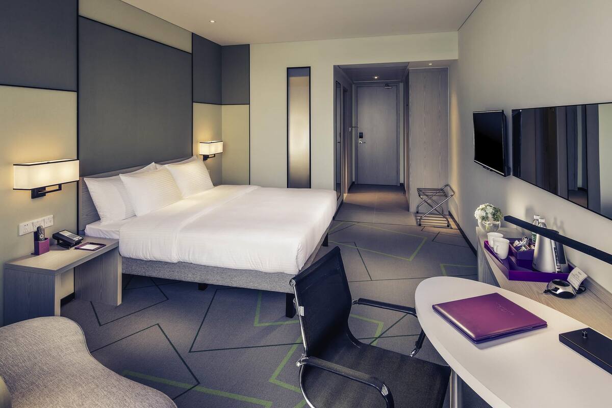 标准房, 1 张特大床 | 高档床上用品、客房内保险箱、办公桌、免费婴儿床