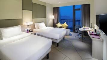 Superior-huone, 2 yhden hengen sänkyä, järvinäköala | Ylelliset vuodevaatteet, tallelokero huoneessa, työpöytä