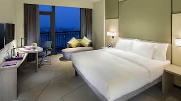 Premium bedding, in-room safe, desk, free cots/infant beds
