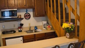 Deluxe Room, 2 Bedrooms, Lake View | In-room dining - Lela's Landing (Hot Springs)