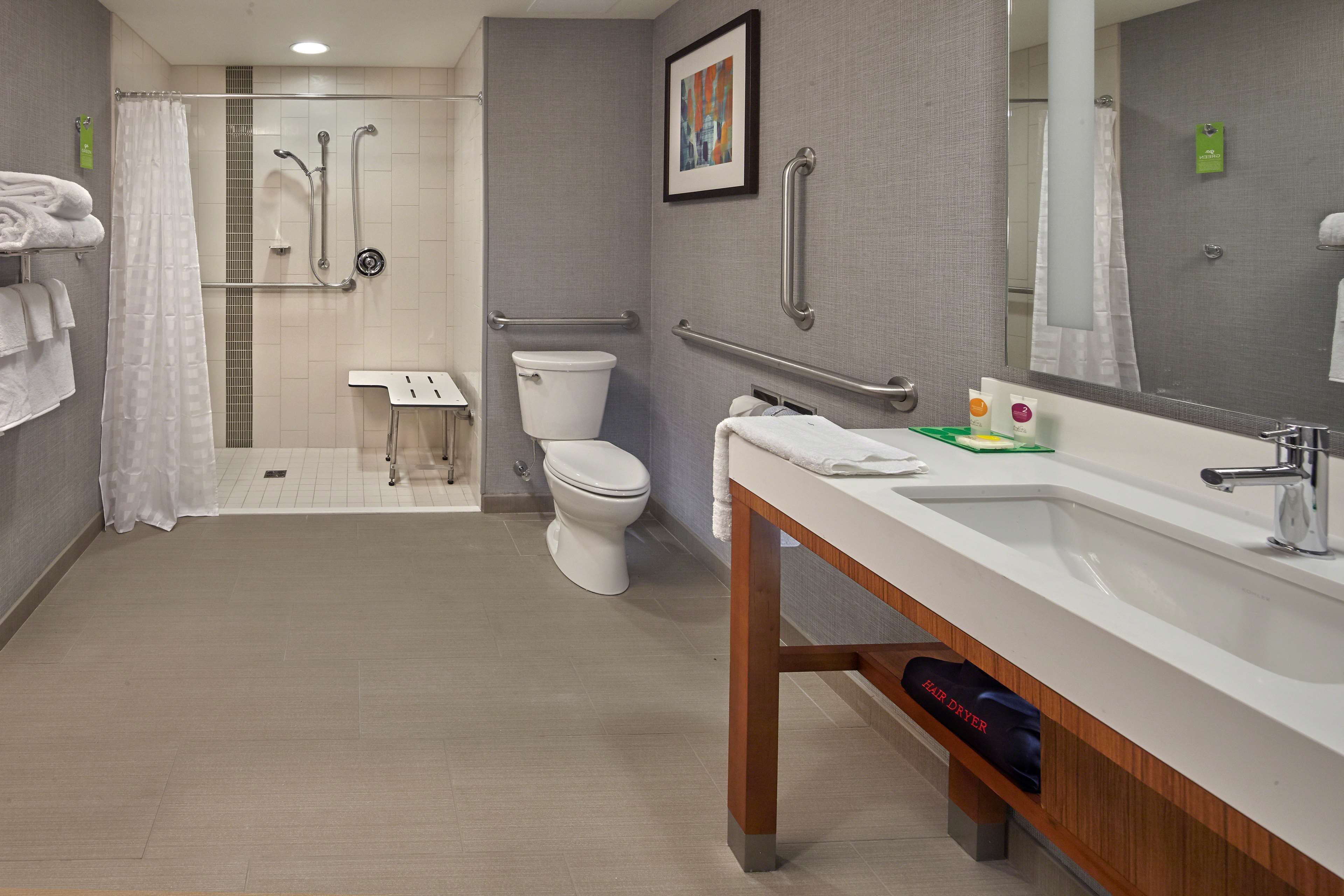 room, accessible | bathroom | free toiletries, hair dryer, bathrobes, towels