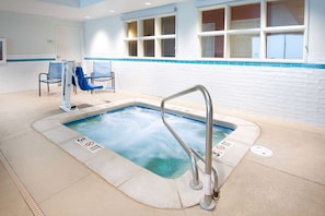 Outdoor spa tub - La Quinta Inn & Suites by Wyndham Durango (Durango)