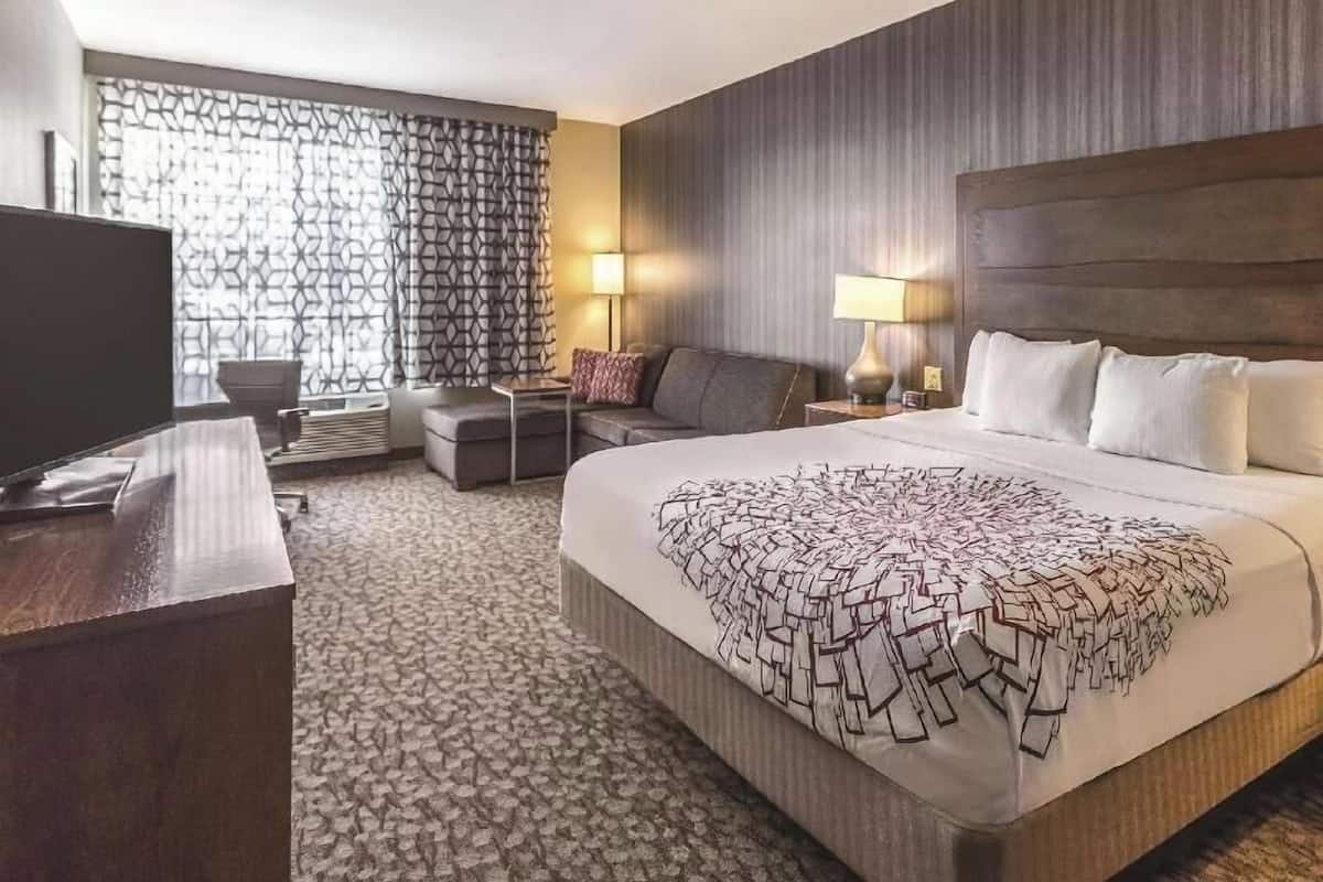 Hochwertige Bettwaren, Pillowtop-Betten, Schreibtisch