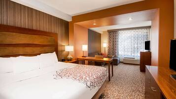 Deluxe Suite, 1 King Bed, Non Smoking | Premium bedding, pillowtop beds, desk, iron/ironing board