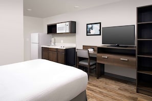 Desk, blackout drapes, iron/ironing board, free WiFi - WoodSpring Suites Austin South Central I-35 (Austin)