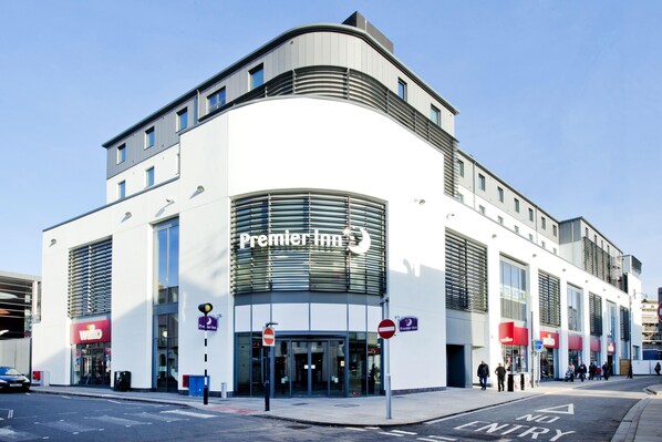 Exterior - Premier Inn Cheltenham Town Centre (Cheltenham)