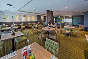 Restaurant - Premier Inn Cheltenham Town Centre (Cheltenham)