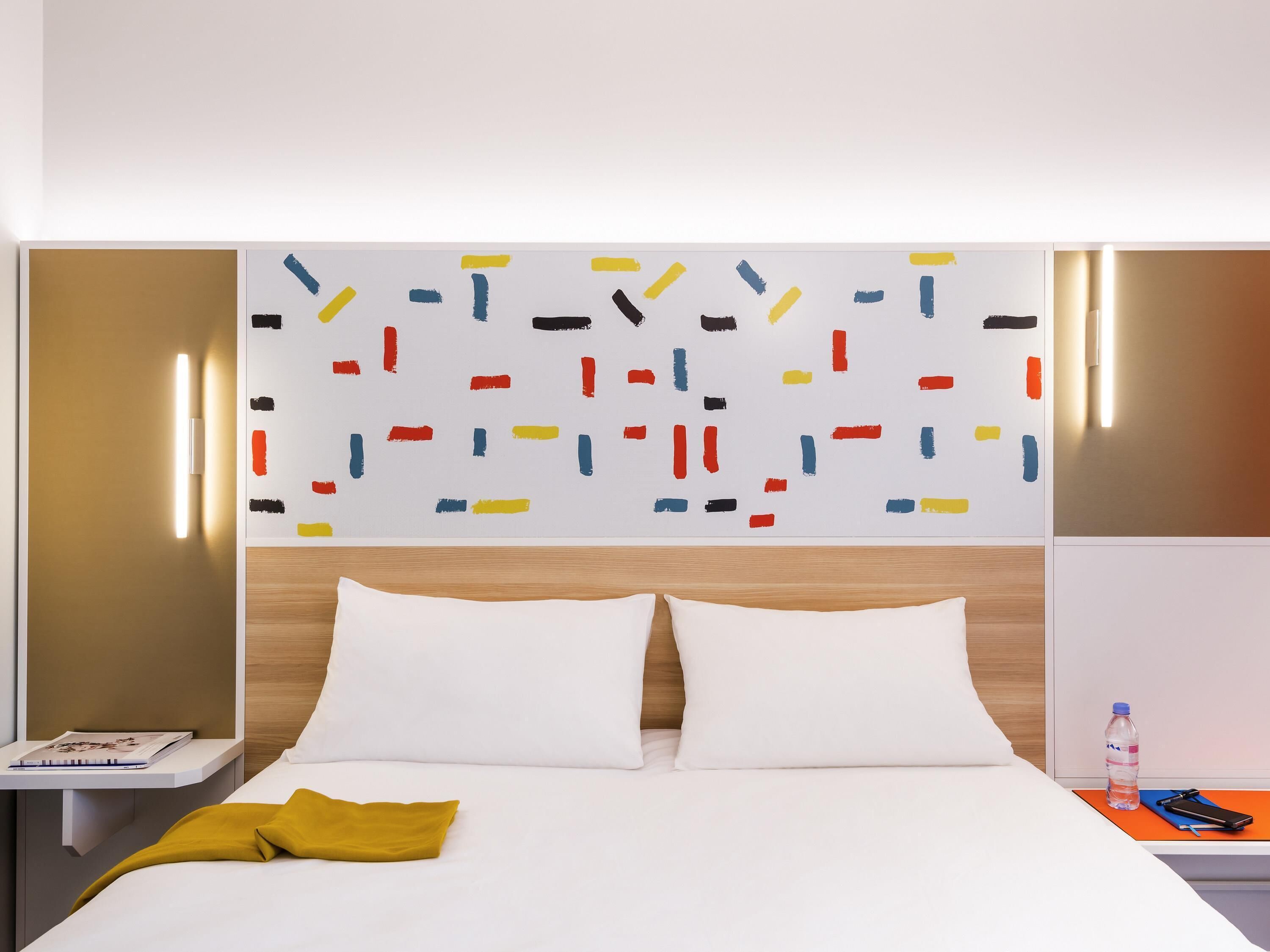 Premium bedding, desk, soundproofing, free cribs/infant beds