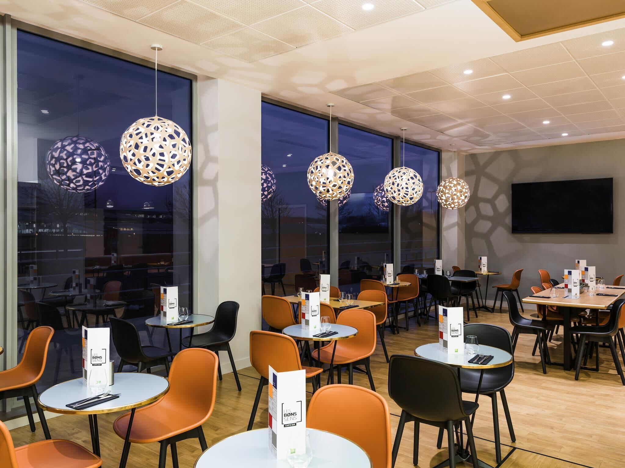 Photo - ibis Styles Versailles Guyancourt