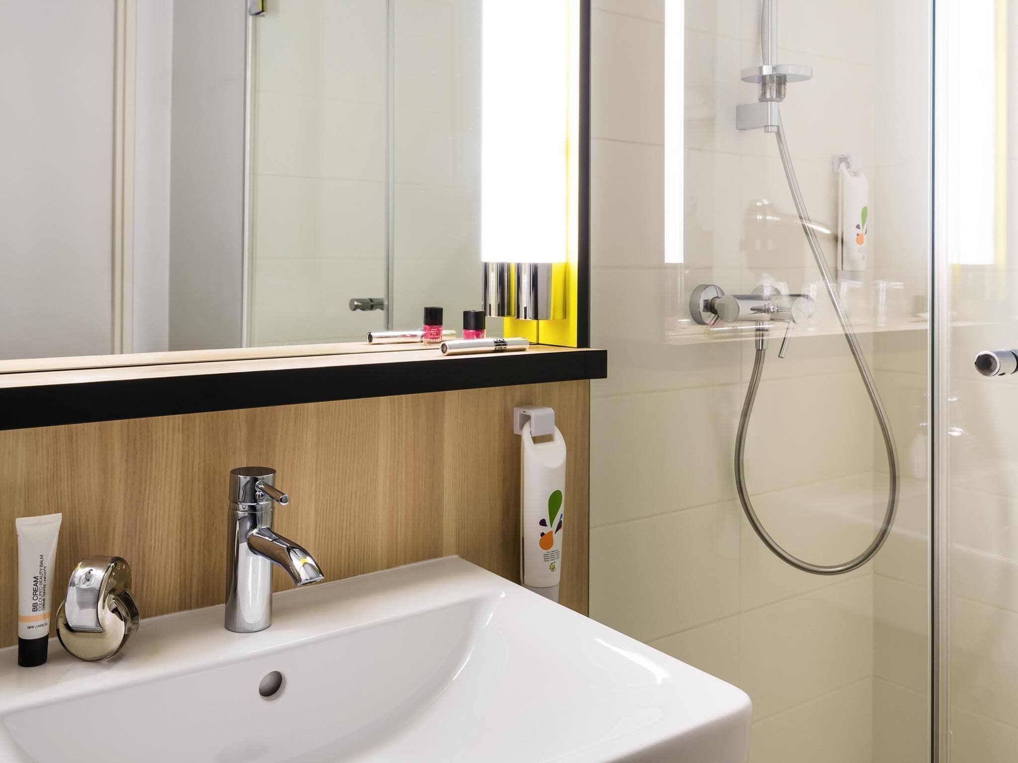 Foto - ibis Styles Versailles Guyancourt