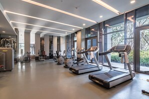 A modern gym with treadmills, elliptical machines, and weight equipment. - Steigenberger Icons Hotel Hefei (Hefei)
