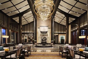 A spacious lobby with a large chandelier, seating areas, and a central decorative piece. - Steigenberger Icons Hotel Hefei (Hefei)