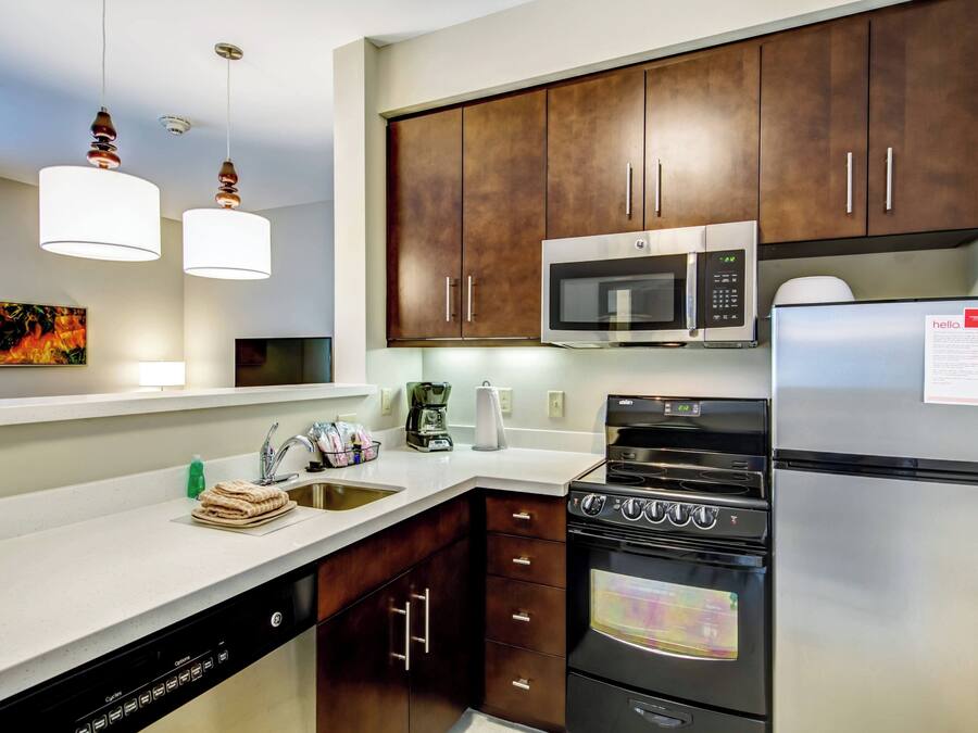 Escritorio, tabla de planchar con plancha y cunas gratuitas