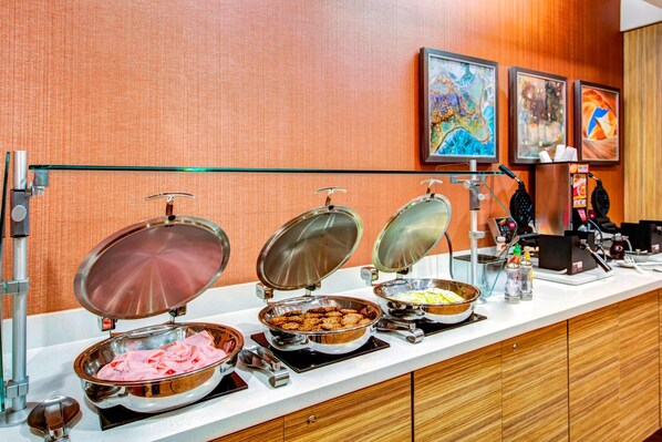 Café da manhã com buffet grátis todos os dias
