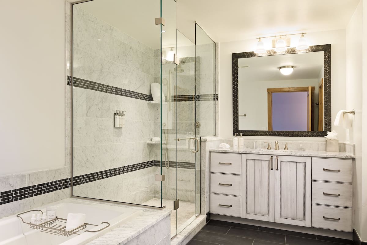 free toiletries, bathrobes, towels