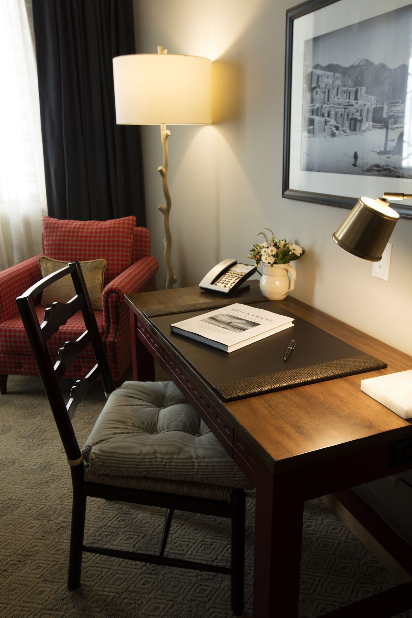 deluxe single room, 1 king bed, mountain view, mountainside | living area | flat-screen tv