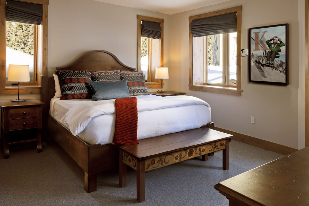 Premium bedding, in-room safe, desk, free WiFi