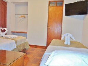 Family Room | Iron/ironing board, free WiFi - Hostal Silpay (Tacna)
