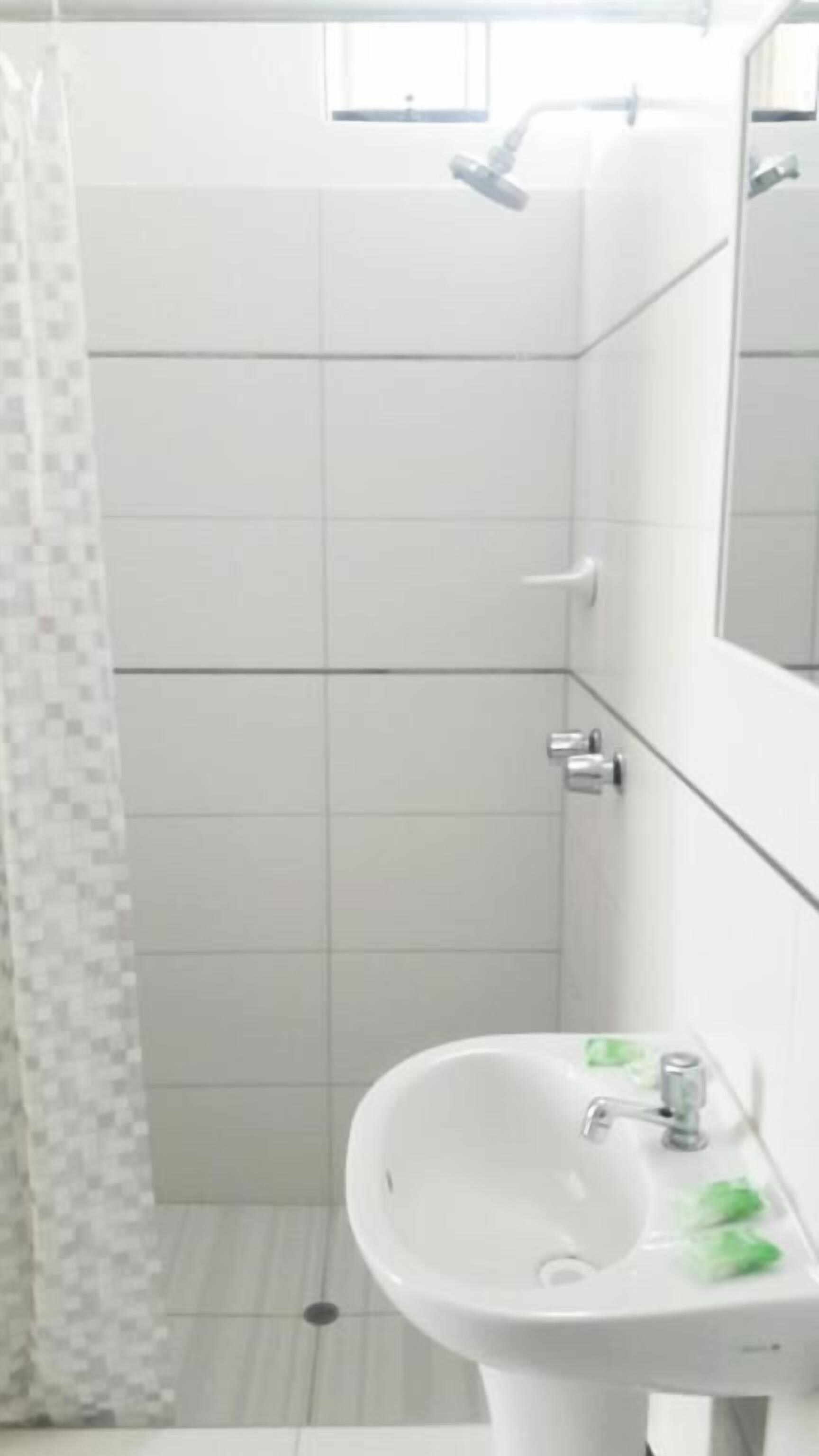 Standard Quadruple Room | Bathroom | Shower